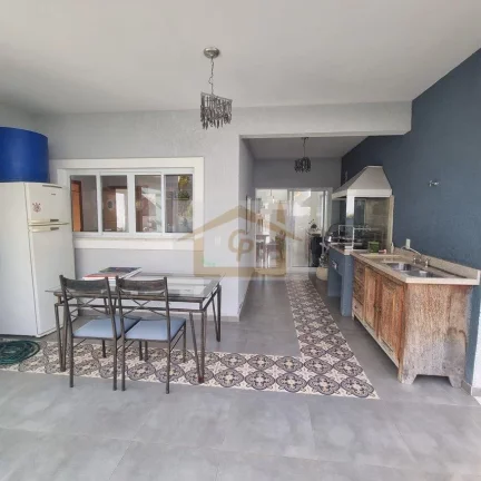 Imagem Linda!!! Casa com 3 quartos sendo Duas Semi Suítes, 4 vagas