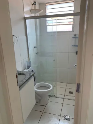 Imagem Apartamento em ótima localização sendo sala, cozinha com gabinete, 02 dormitórios, 01 banheiro c...