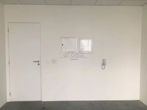 Imagem Sala comercial recém reformada no decimo sétimo andar, com 42 metros quadrados, com 1 banheiro, co...