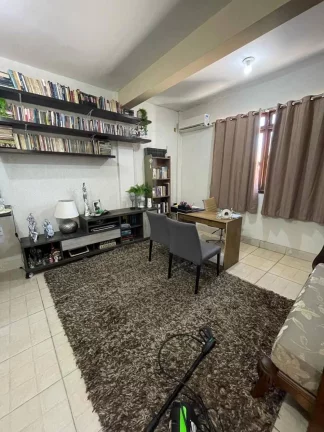 Imagem Casa de Andar à Venda no Bairro Atalaia: Espaçosa, Bem Localizada e Confortável!