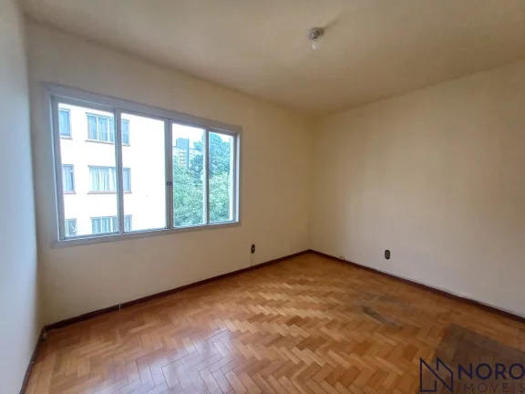 Imagem Amplo Apartamento de 2 Dormitórios com Sacada no Centro de Santa Maria
