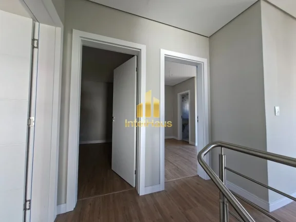 Imagem Apresentamos este sobrado recém-construído no Residencial Alto Boulevard, com arquitetura contempo...