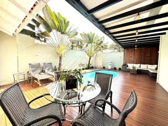 Residência em Condomínio Fechado cercado por Área de Preservação Permanente!