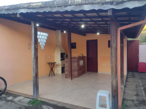 Imagem Vendo esta excelente casa em Nova Friburgo.