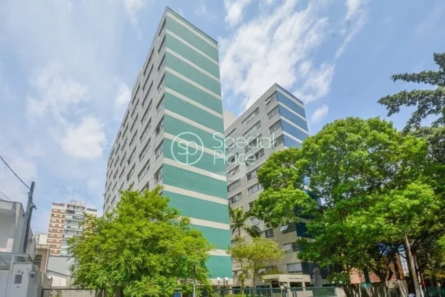 Imagem Moema Pásssaros, fora de rota. Prédio antigo com ótima planta, janelões com bastante claridade. ...