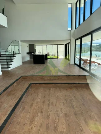 Imagem Viva o Luxo à Beira da Represa em Joanópolis com essa Casa à Venda
