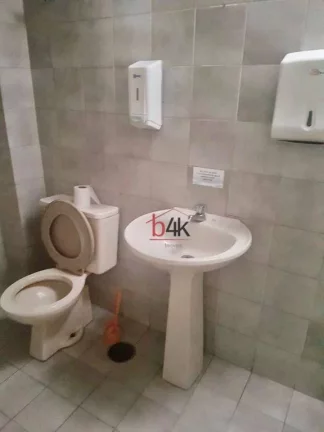 Imagem Sala comercial à venda na Berrini com 98m² de área, copa, banheiro e 2 vagas de garagem.