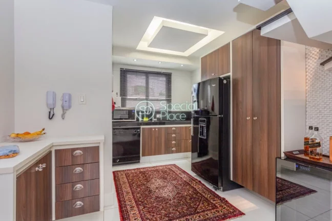 Imagem Maravilhosa cobertura com 480m², 04 suítes e 04 vagas na garagem. Inteiramente reformada e uma vis...