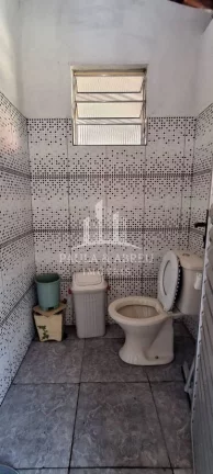 Imagem Chácara com 4 Quartos, 2 Banheiros, Área para Churrasco Grande, Piscina, Lago com Peixes, Estacionamento para 25 carros, Córrego nos fundos, espaço para fazer campo, no Rio Grande da Serra-SP