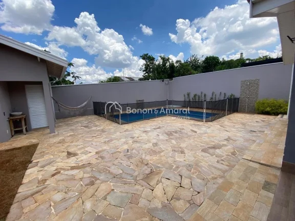 Imagem Casa à venda, com sala de estar e jantar integradas à área gourmet, piscina e terreno espaçoso. ...