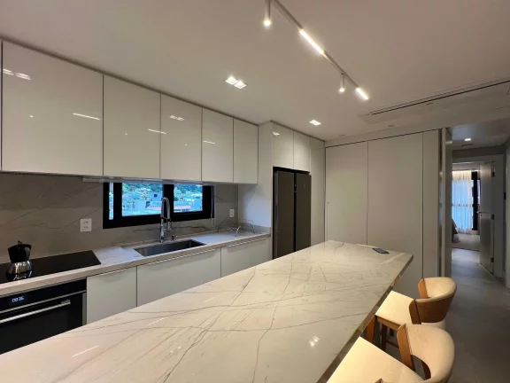 Imagem Apartamento com 2 suítes e 2 vagas de garagem na Praia Brava - Itajaí