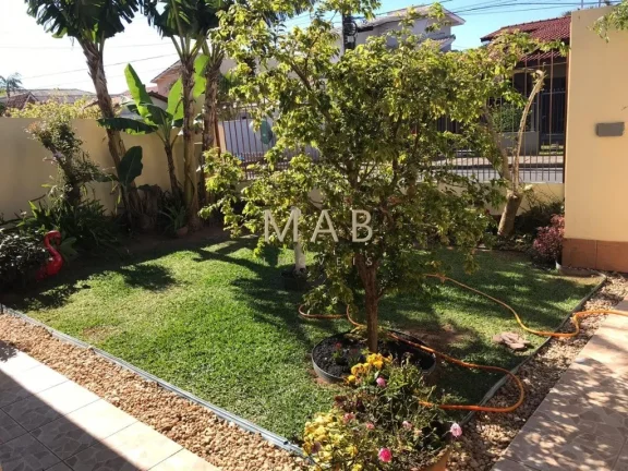 Imagem Imperdível casa à venda em Florianópolis-SC, bairro Ingleses: 5 quartos, 1 suíte, 3 salas, 4 banheiros, 3 vagas, 225m².