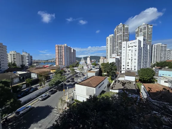 Imagem Apartamento para locação com 3 dormitórios, 1 suíte, a uma quadra da praia, 1 vaga demarcada