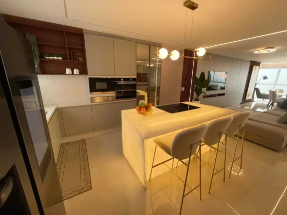 Imagem Apartamento alto padrão frente mar com 4 suítes e 3 vagas de garagem - Av. Atlântica/SC