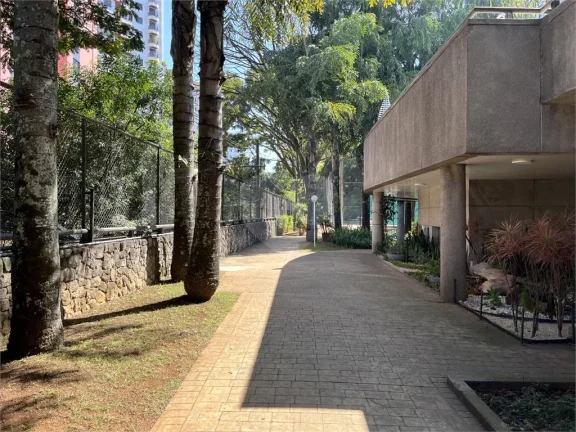 Imagem Cobertura à venda ou para alugar com 3 quartos, sendo 3 suítes, no condomínio Quintas Do Morumbi, São Paulo - SP
