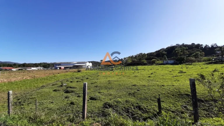 Imagem Adriano Carpes Imóveis vende terreno grande as margens da BR 101 em Balneário Piçarras.