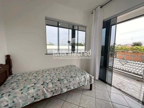 Imagem Casa ampla na região leste de Londrina com 4 dormitórios (1 suíte), piscina aquecida, churrasqueira, varanda e 7 vagas de garagem – Conforto e lazer!