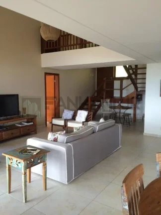 Imagem Venha se encantar com esta deslumbrante casa localizada no exclusivo Condomínio Yacamim, em Ilhabela, que oferece uma vista espetacular para o mar. E