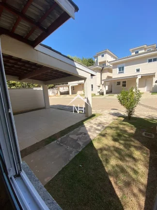 Imagem Casa em condomínio fechado com 3 suítes e 2 vagas na Granja Viana