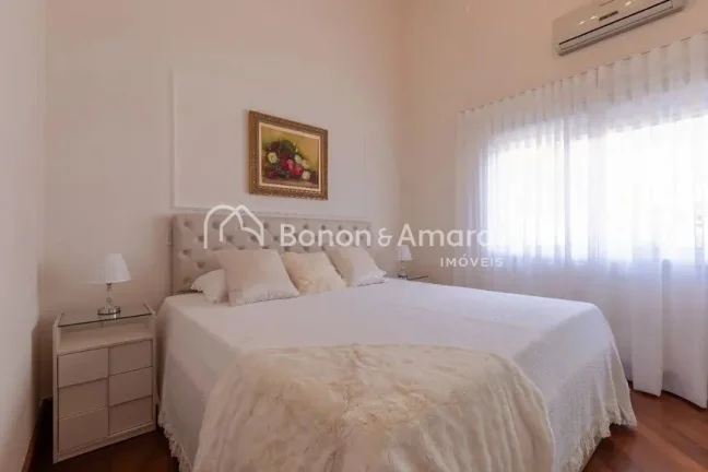 Imagem Exuberante casa no Alphaville Campinas, planejada e decorada em estilo Luiz XV com muita elegância....