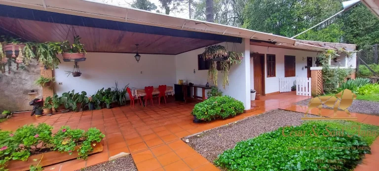 Imagem Casa a venda, com 5 dormitórios e 260m² em Campos do Jordão/SP