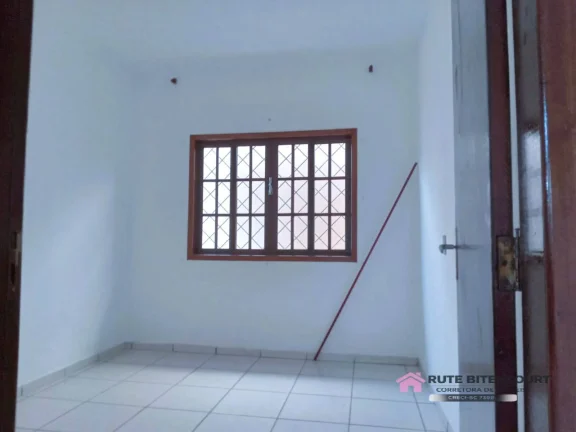 Imagem Excelente Casa em Alvenaria no Bairro Salinas- Balneário Barra do Sul-SC