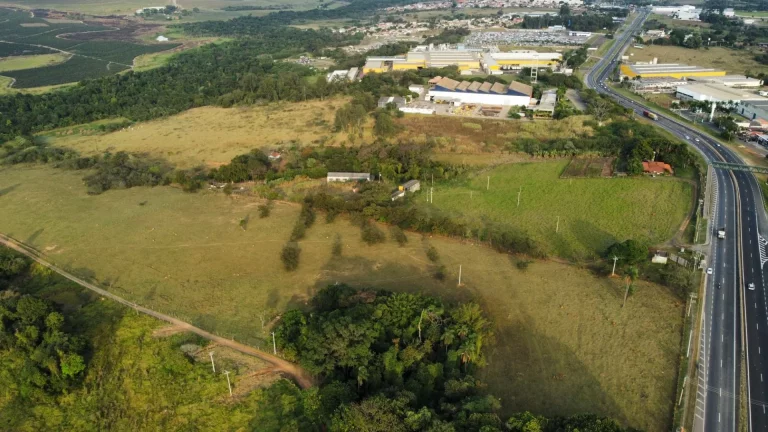 Imagem Área Industrial e Comercial à Venda Sítio Rio Acima de 92.755,00m². Localizado em Capivari/SP