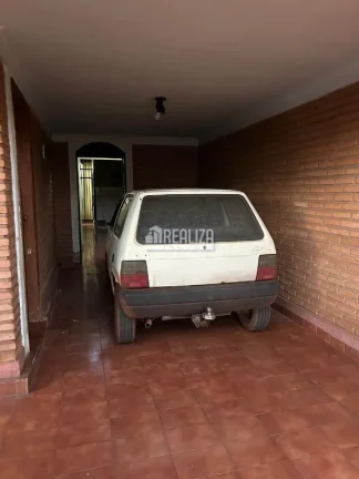 Imagem Vende-se casa com dois quartos no centro da cidade - Igarapava/SP