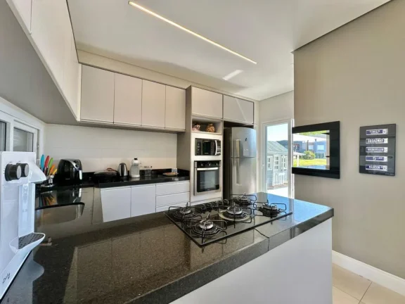Imagem Casa em Condominio 4 Dormitórios - Bairro --