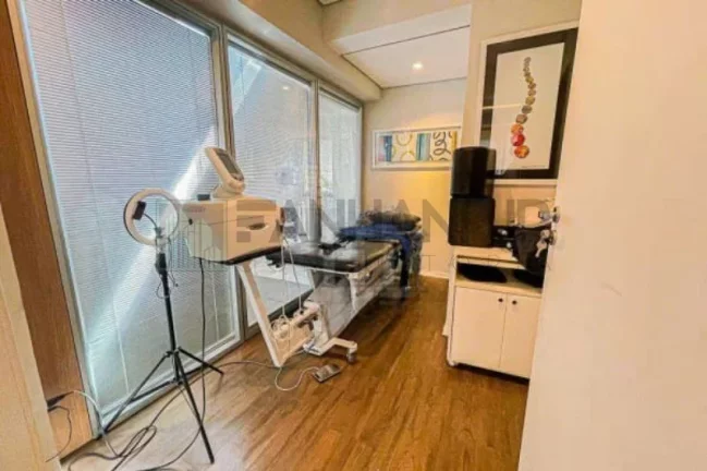 Imagem Casa Comercial à Venda/Locação em São Paulo-SP, Jardim América: 6 salas, 4 banheiros, 4 vagas, 350m²!
