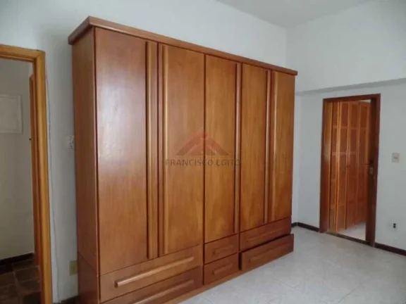 Imagem Casa linear, próxima a Rua Rui Barbosa, local tranquilo, pintura nova, toda murada com portão de garagem automatizada, varanda, sala 2 ambientes, pla