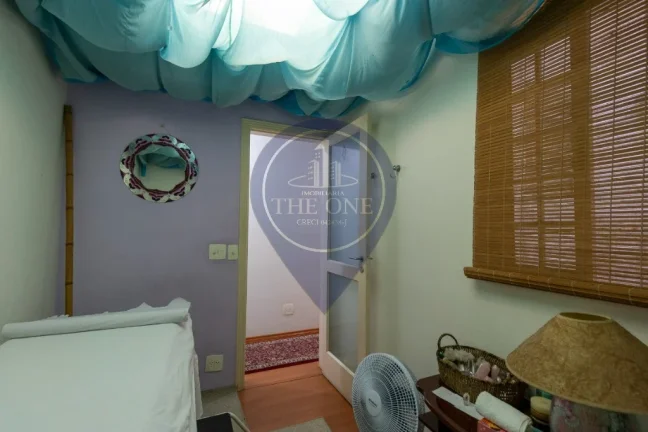 Imagem Casa de Luxo à Venda em Indianópolis, São Paulo-SP: 3 Quartos, 1 Suíte, 1 Sala, 4 Banheiros