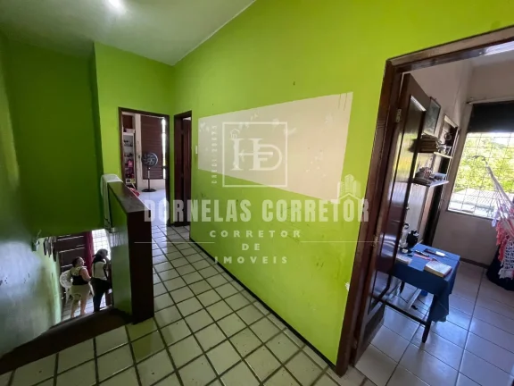Imagem Casa Amarela - Residência Ampla e Bem Localizada
