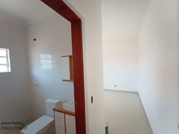 Imagem Vende-se Casa NOVA a 2100m da Praia em Peruíbe.