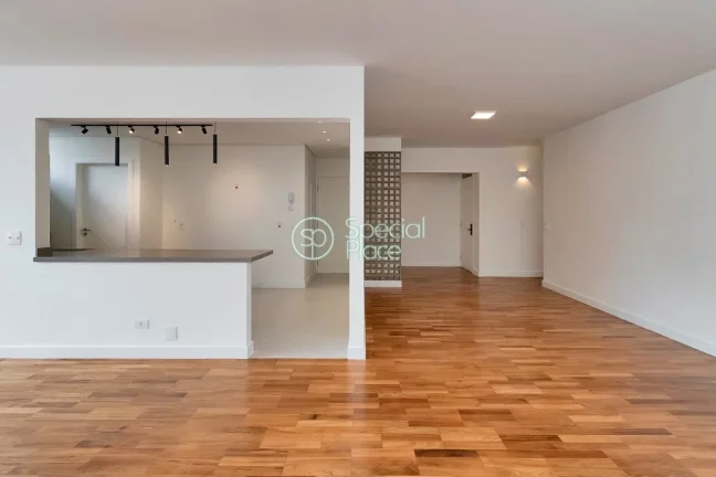 Imagem 176,05 m² de área útil 1Vaga de garagem 3 Dormitórios sendo 1 suíte Banheiro Social Lavabo Sala...