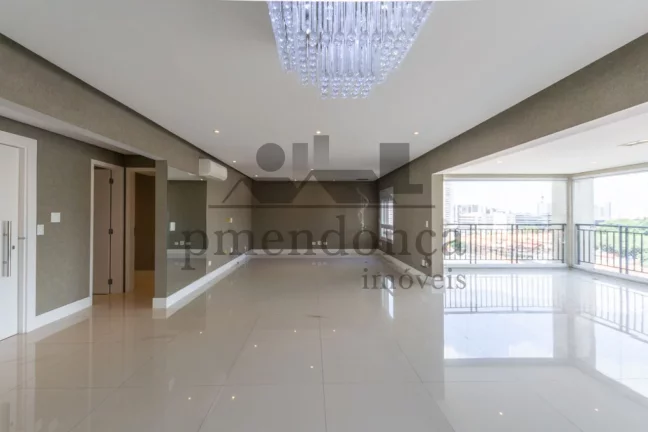 Imagem Apartamento espaçoso com 4 quartos sendo 3 suítes e 4 vagas, 244m²