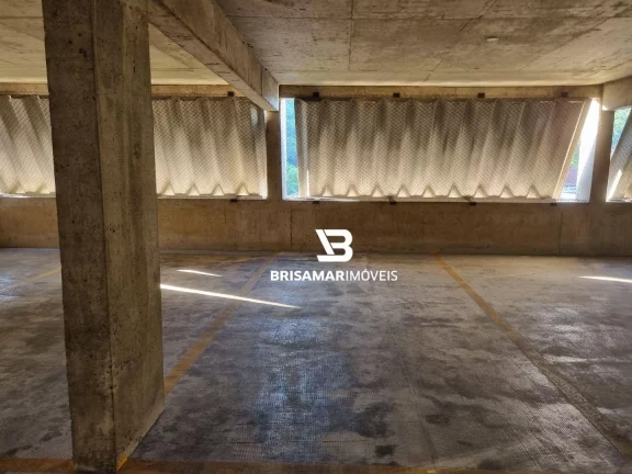 PITANGUEIRAS- BOX DE GARAGEM AO LADO DO BANCO SANTANDER