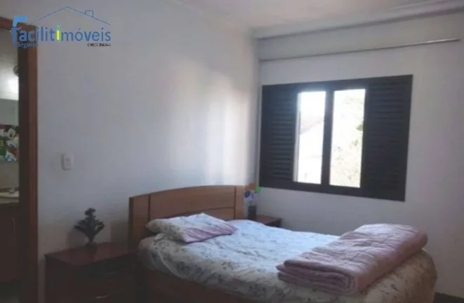 Imagem SOBRADO 3 DORMITÓRIOS COM 1 SUÍTE - VILA GILDA - SANTO ANDRÉ