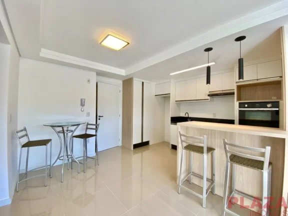 Imagem Apartamento no Centro | 2 Dormitórios (1 Suíte) | 2 Salões de Festas | Semi Mobiliado | Balneário Camboriú – SC