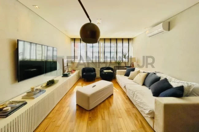 Imagem Venha se encantar com essa incrível cobertura no coração do Itaim Bibi, no Condomínio Edifício Igarapé! Completamente reformada, essa cobertura de 2