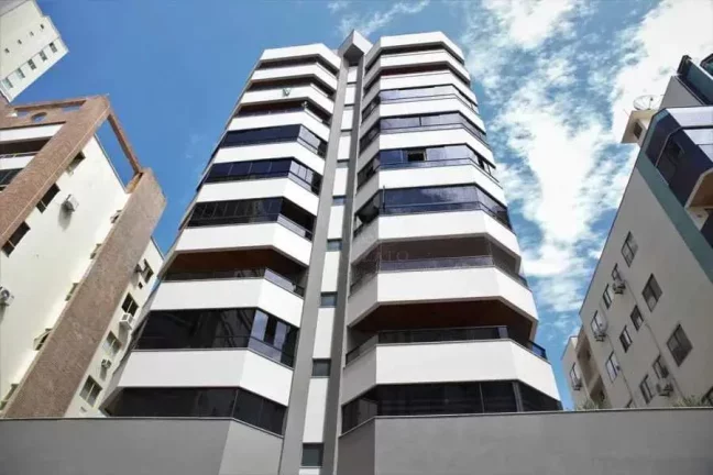 Imagem Apartamento mobiliado com 1 suíte, 2 demi suítes e 1 vaga de garagem em Balneário Camboriú