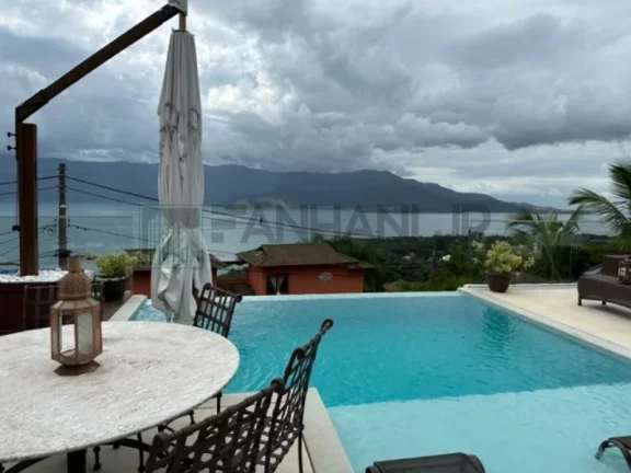 Imagem Deslumbre-se com esta incrível oportunidade de adquirir uma casa dos sonhos no exclusivo condomínio Yacamim, localizado em Ilhabela. Com uma vista esp