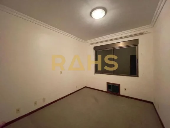 Imagem Apartamento com área privativa de 205,840 m², localizado no bairro Bucarein, possuindo 2 vagas de ...