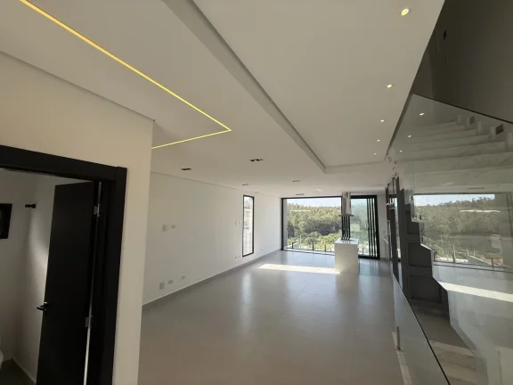 Imagem Linda Casa de 3 Suítes, Sauna, Piscina, Cascata Deslumbrante