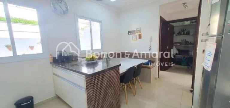 Imagem Lindo e confortável sobrado, com projeto moderno. A residência possui piso térreo com Hall de ent...