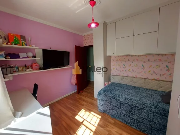 Imagem Apresentamos uma residência que une espaço, conforto e elegância no Wanel Ville II, um dos bairro...