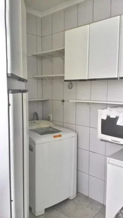 Imagem PITANGUEIRAS – UMA QUADRA DA PRAIA, EXCELETE APARTAMENTO COM VISTINHA MAR, ANDAR MEDIANO, CLARO E SUPER AREJADO, GARAGEM NO PRÉDIO DEMARCADA.