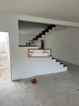 Imagem Vendo Grande Oportunidade na vila campo grande. ﻿ Sobrado novo de 180m², com 3 Suítes, 1 lavabo, 2 vagas de garagem, quintal, Churrasqueira, corredor lateral portão automático. Valor de oportunidade R$ 790k. agende uma visita e confira. ﻿ ﻿