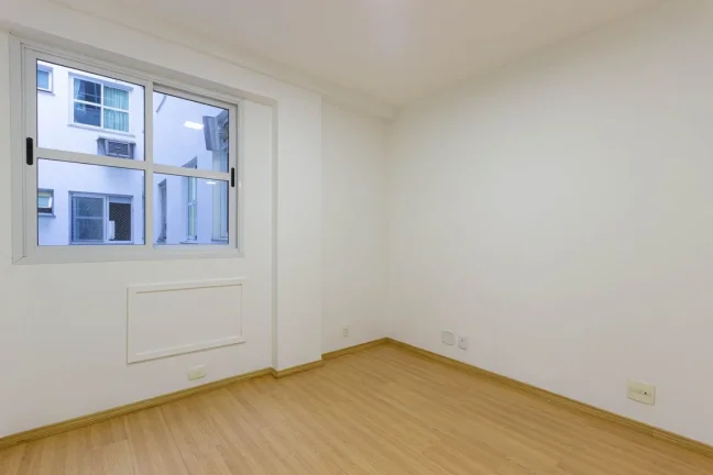 Imagem Apartamento Copacabana - 99M², 2 Dorms, 1 Suíte, 2 Vagas Demarcadas, Varanda, Piscina, Quadra, Salão de Festas e Jogos, Piscina, Academia, Playground.