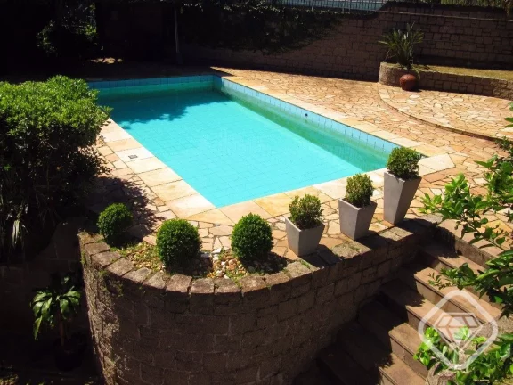 Imagem Casa de luxo em condomínio, 4 dormitórios, suíte máster, dois terrenos, ampla área verde e pisc...